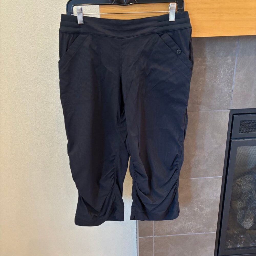 LULULEMON Women's Crop Capri Pants Size 10 Black